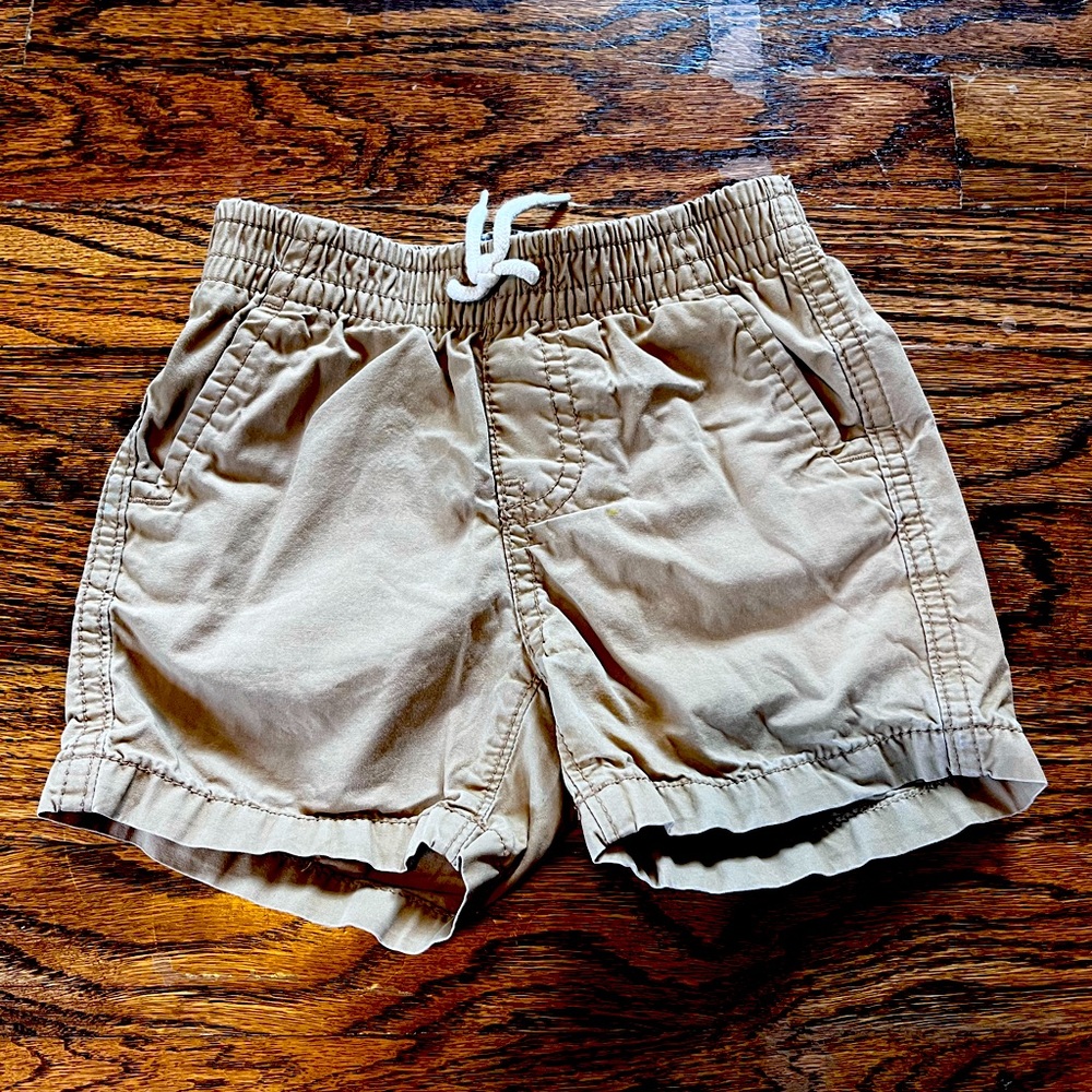 Khaki boys’ shorts, size 18-24mo. Excellent condition